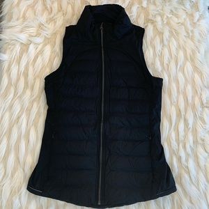 Lululemon Fluffed Up Vest in Black in Size 8